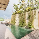 Sunny New Apt In The Old City