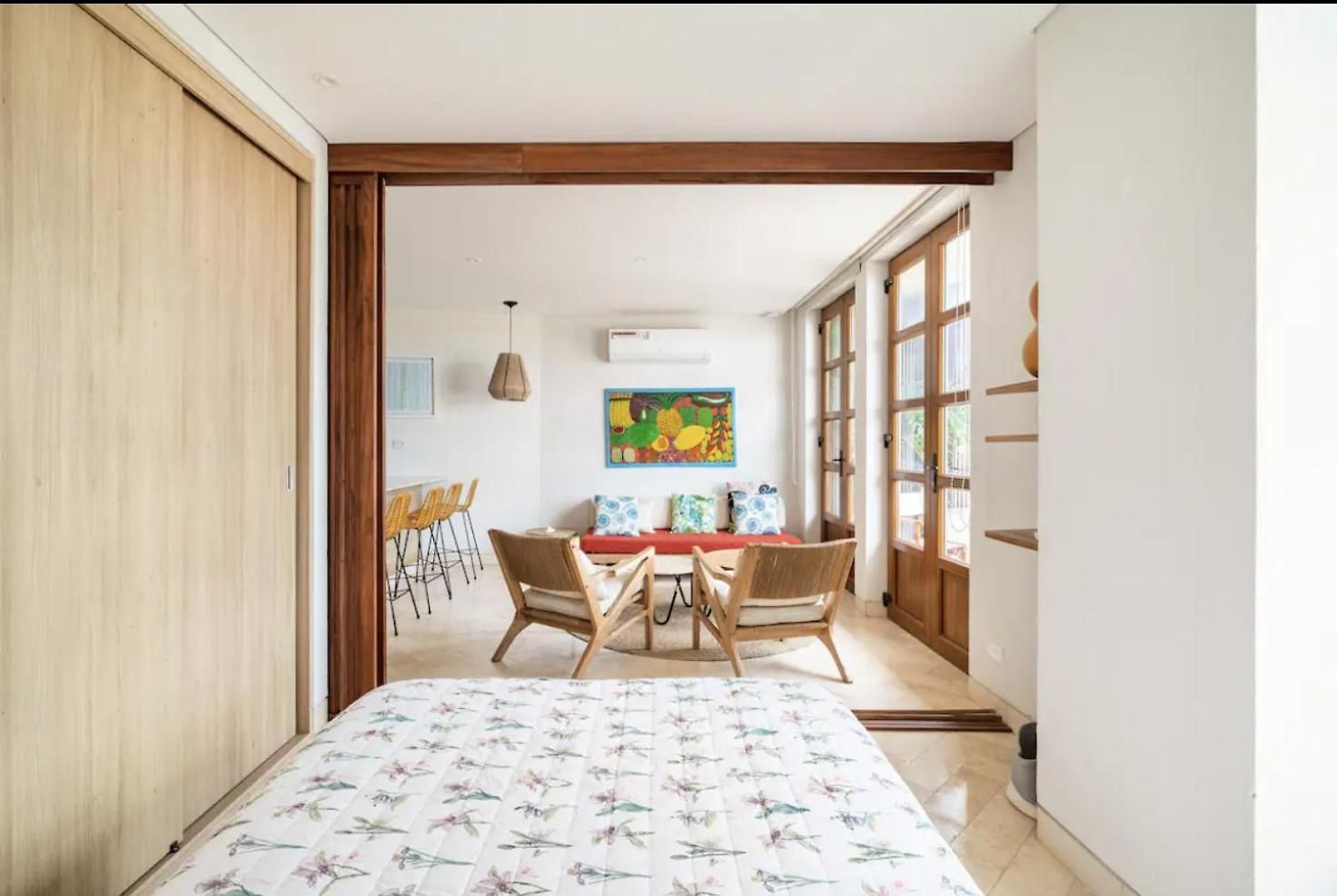 Sunny New In The Old Apartamento