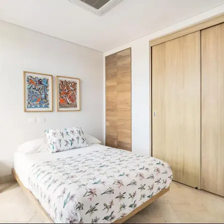 Apartment Sunny New In The Old