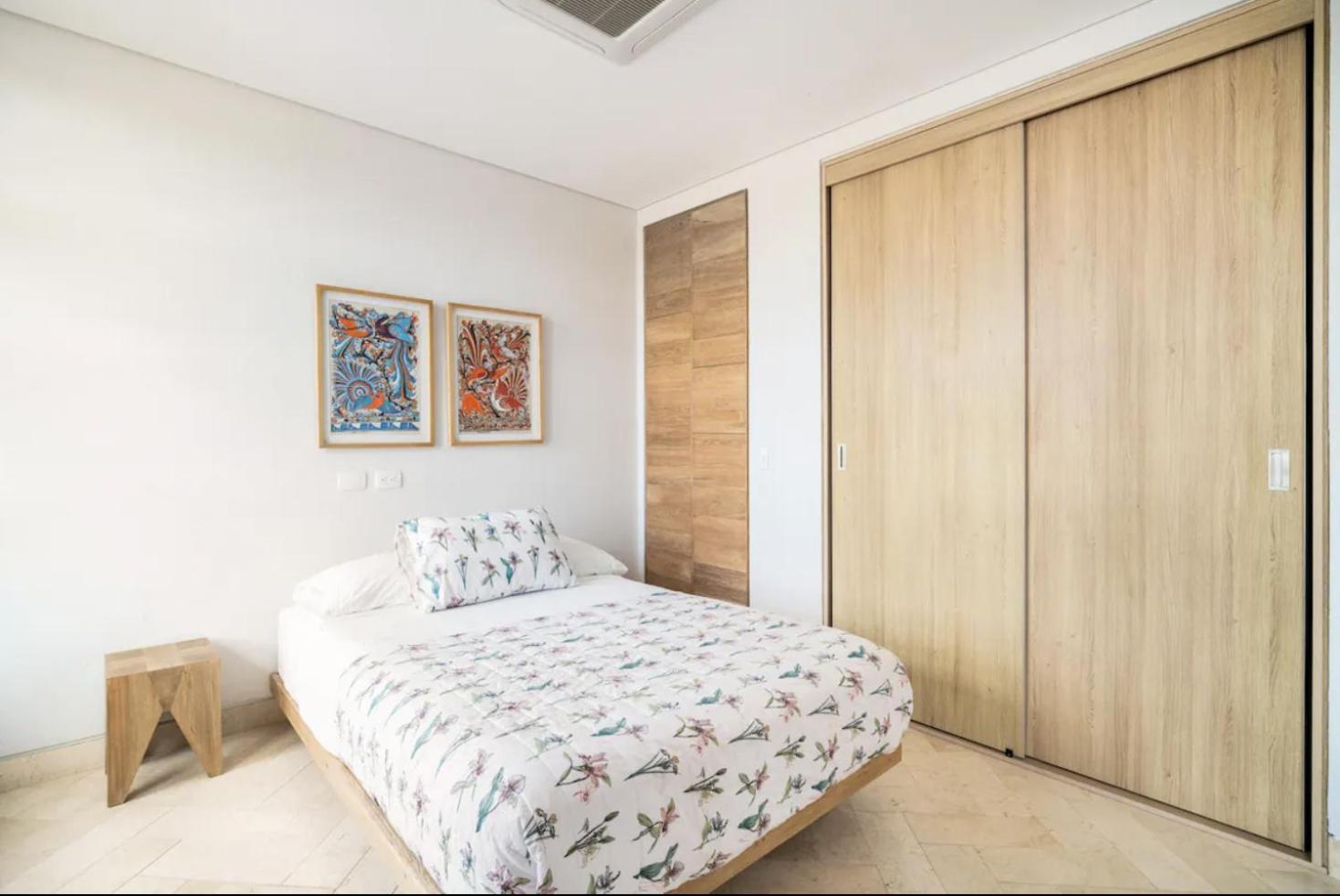 Apartment Sunny New In The Old