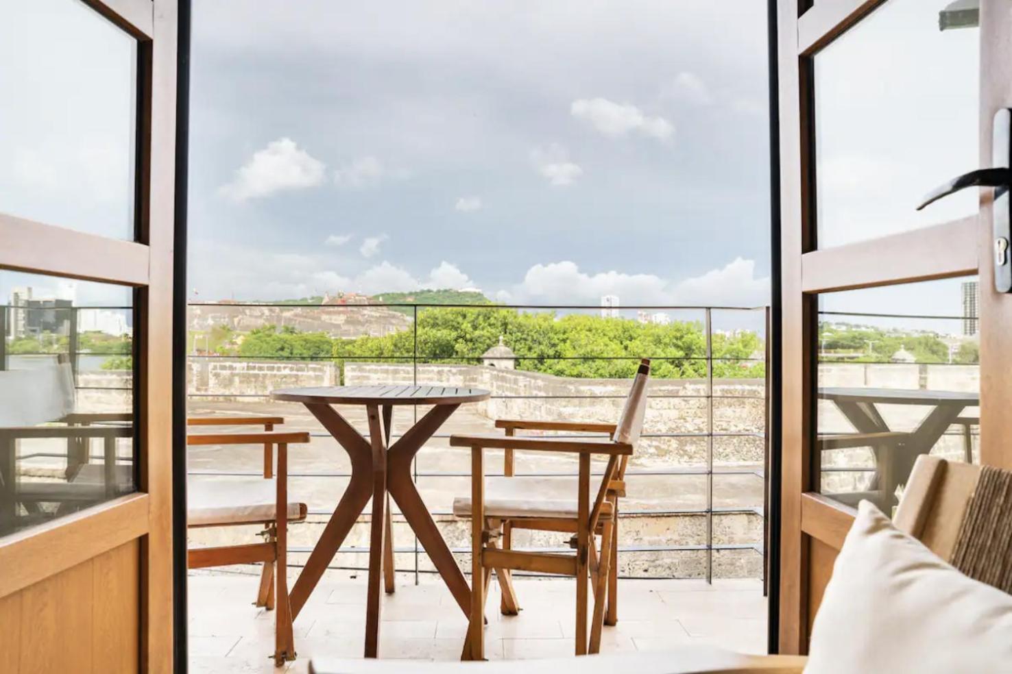 Apartment Sunny New In The Old *