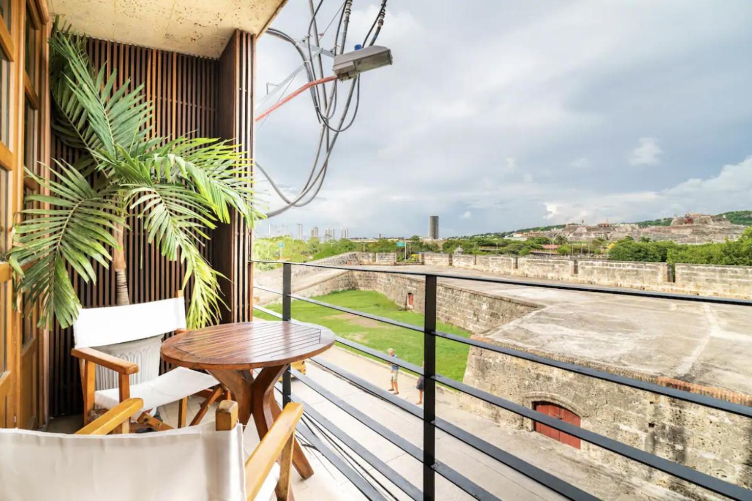 Sunny New In The Old * Cartagena