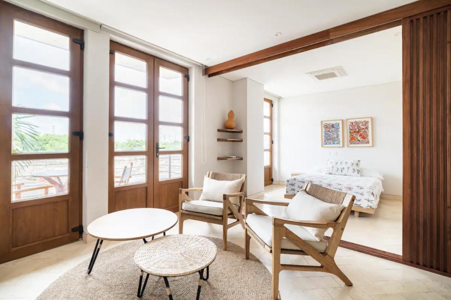 Apartment Sunny New In The Old