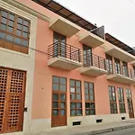 Sunny New Apt In The Old City